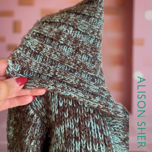 Green & Brown Women's Sweater - Picture 5 of 11